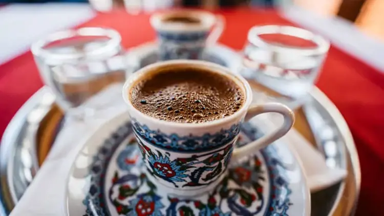 Lezzetini 10 kat artırıp köpüğe boğuyor.. Türk kahvesi keyfini başka bir boyuta taşıyor!