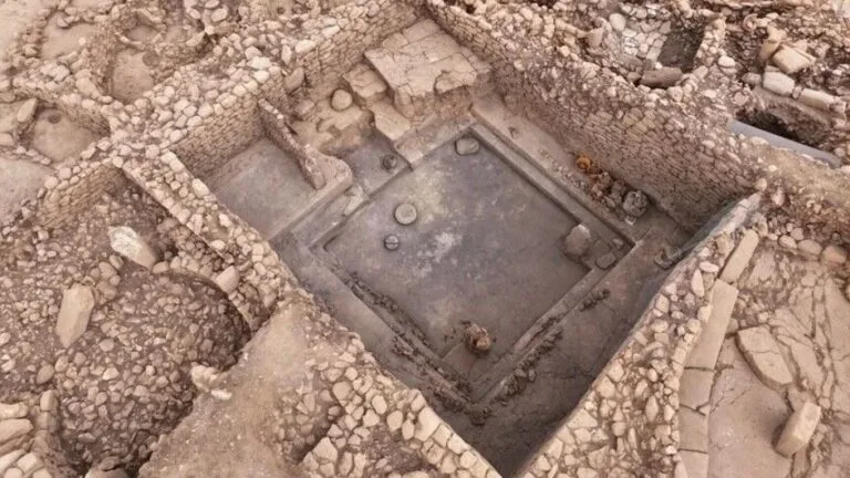 Karahantepe’nin Altında Ne Var? 12.000 Yıllık Taş Kapılı Oda Yakında Açılacak