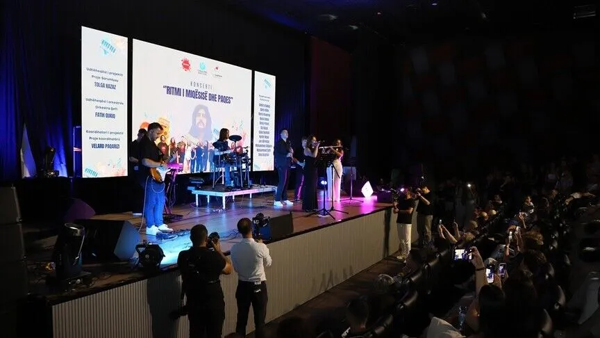 Kosova’da “Dostluk ve Barışın Ritmi: Barış Manço’nun İzinde Genç Sesler” konseri düzenlendi