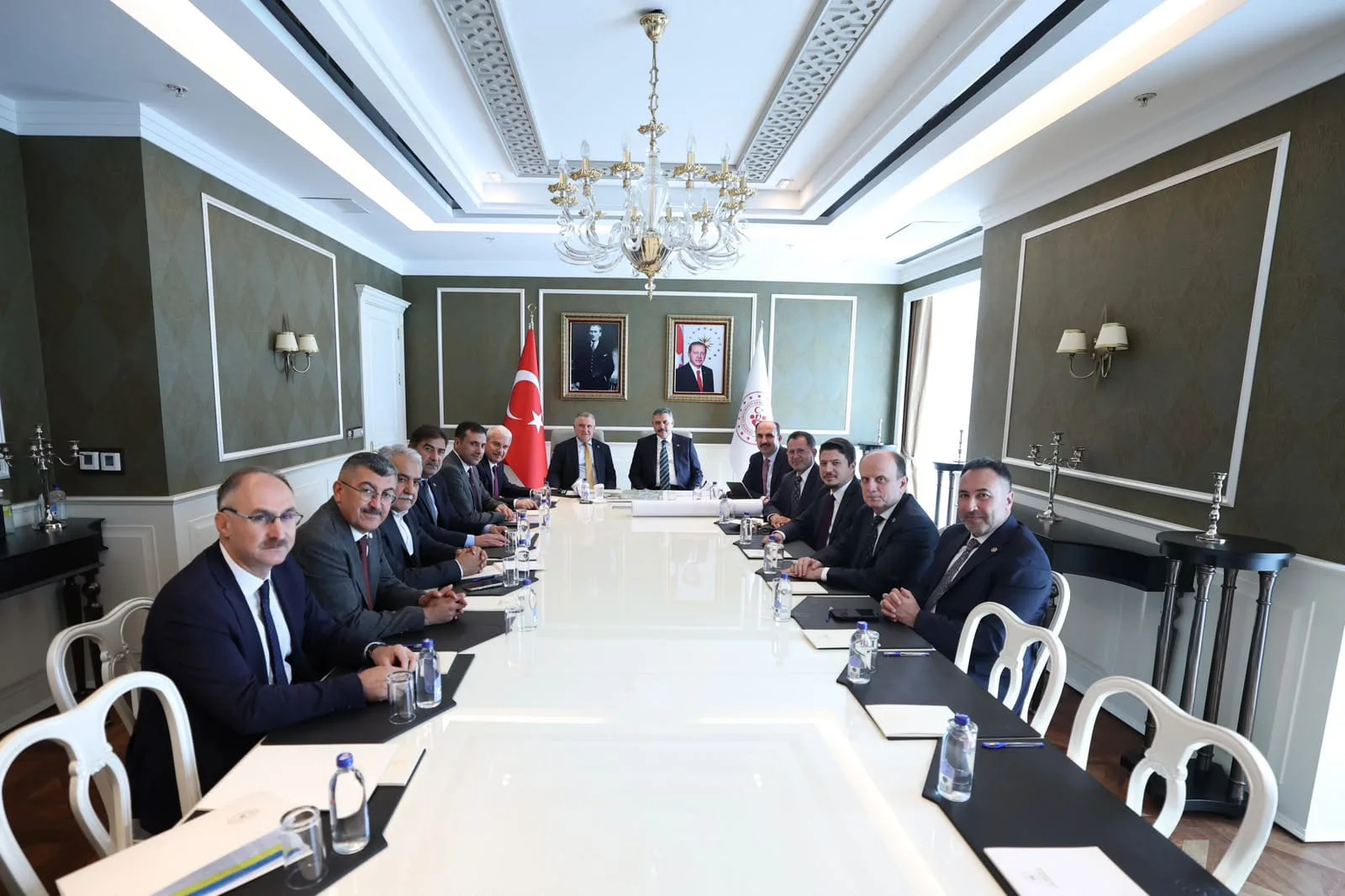 Konya Heyeti Bakan Bak İle Şehrin Gençlik Ve Spor Yatırımlarını İstişare Etti