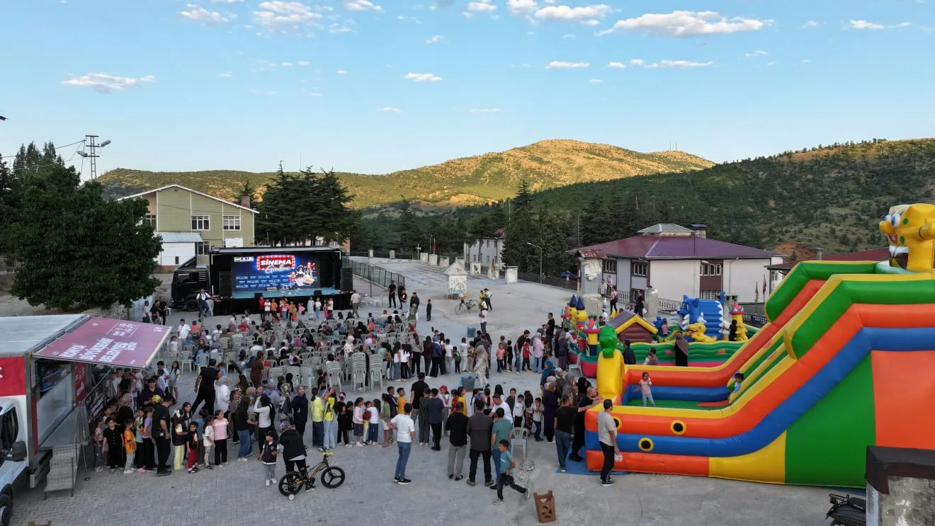 Başkan Altay: “Sinema Günleri Ve Çocuk Şenliğimiz İlçelerimizde Büyük Bir Coşkuyla Sürüyor”