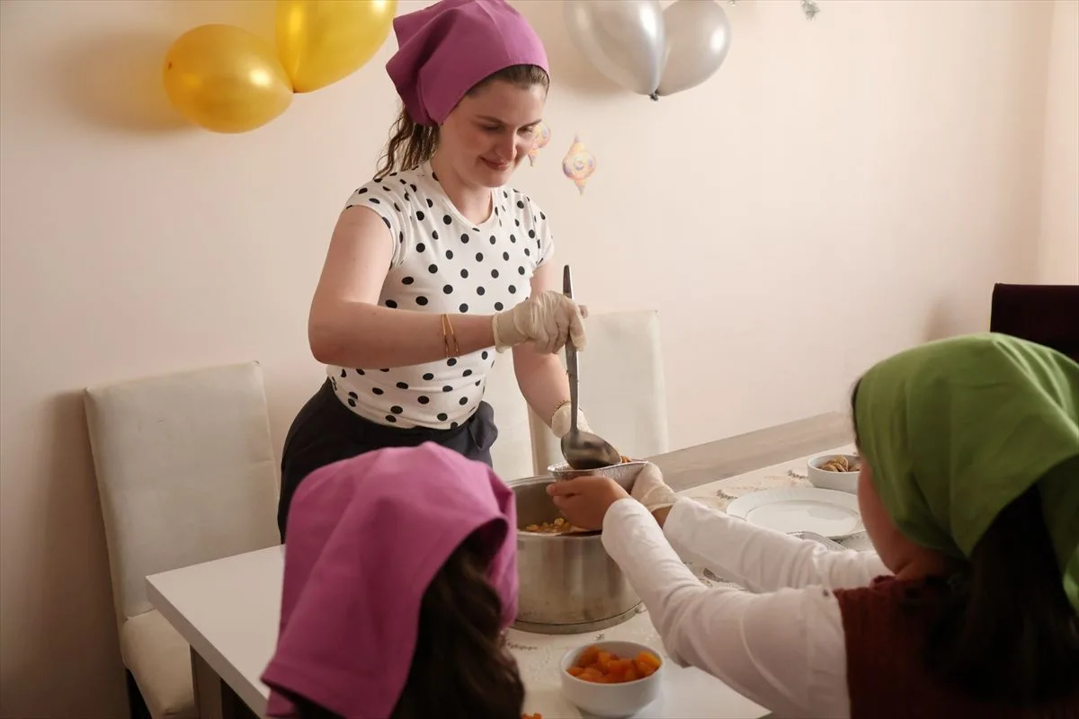 Çocuklar Aşure ile Dayanışma Geleneğini Yaşattı