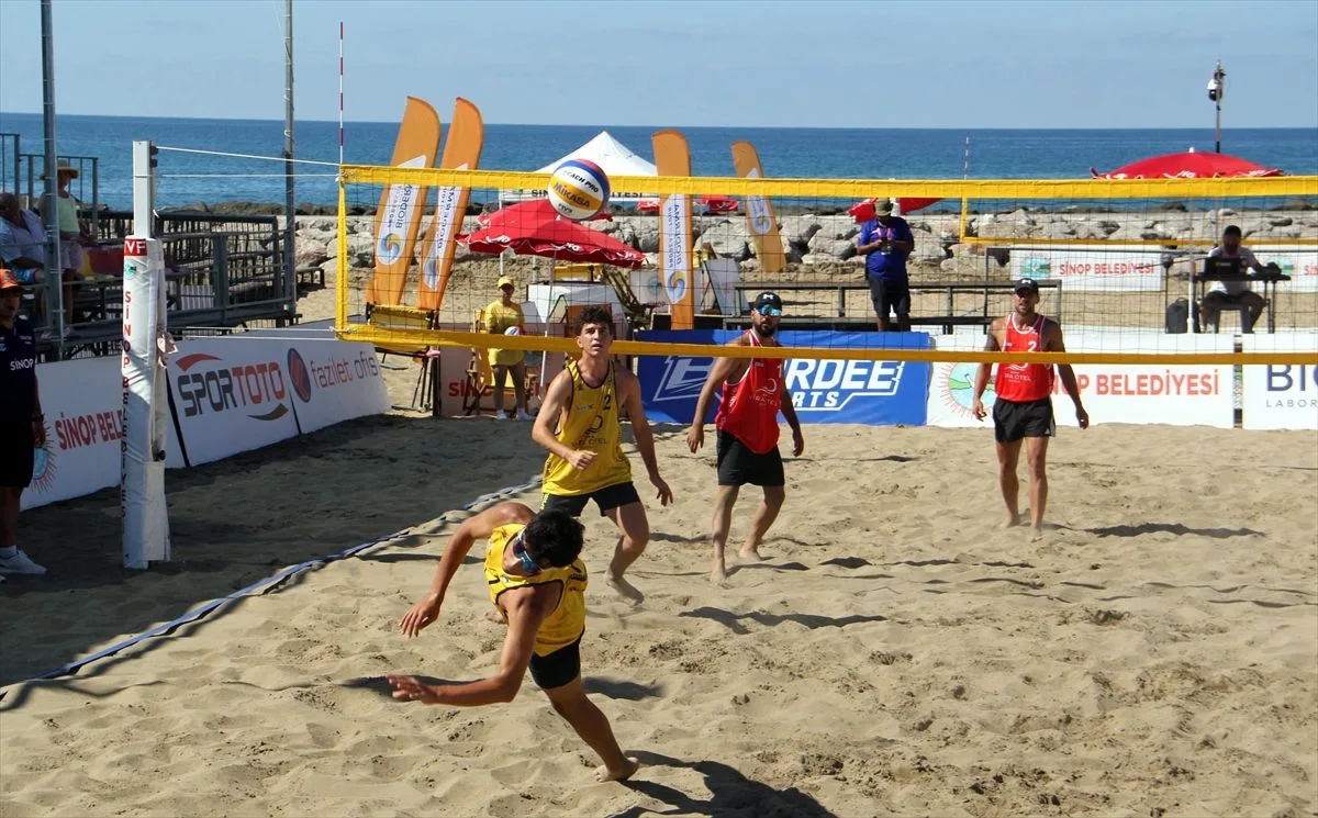 Sinop’ta Uluslararası Voleybol Turnuvası Başladı