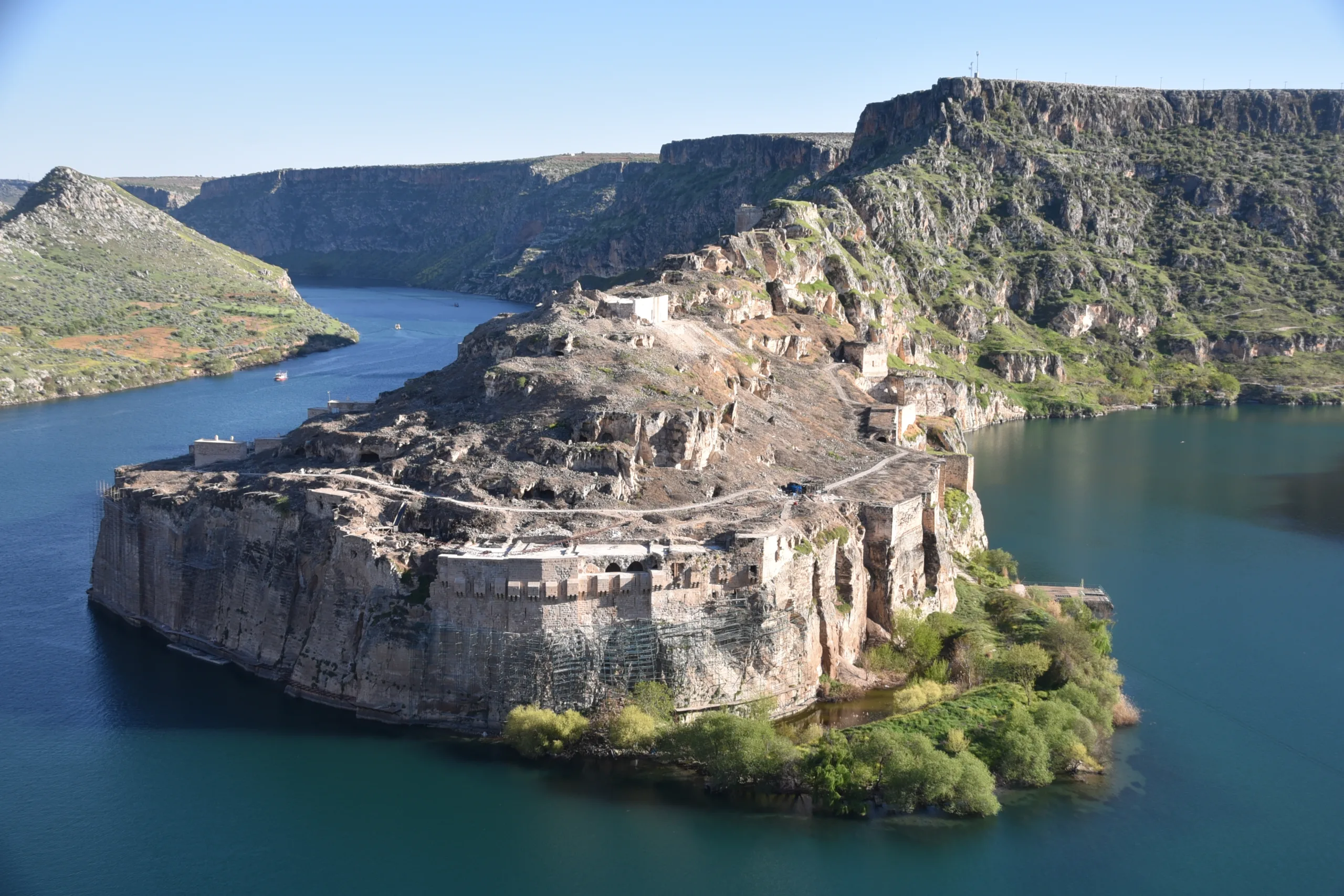 Fırat Nehri Üzerindeki Abide: Rumkale