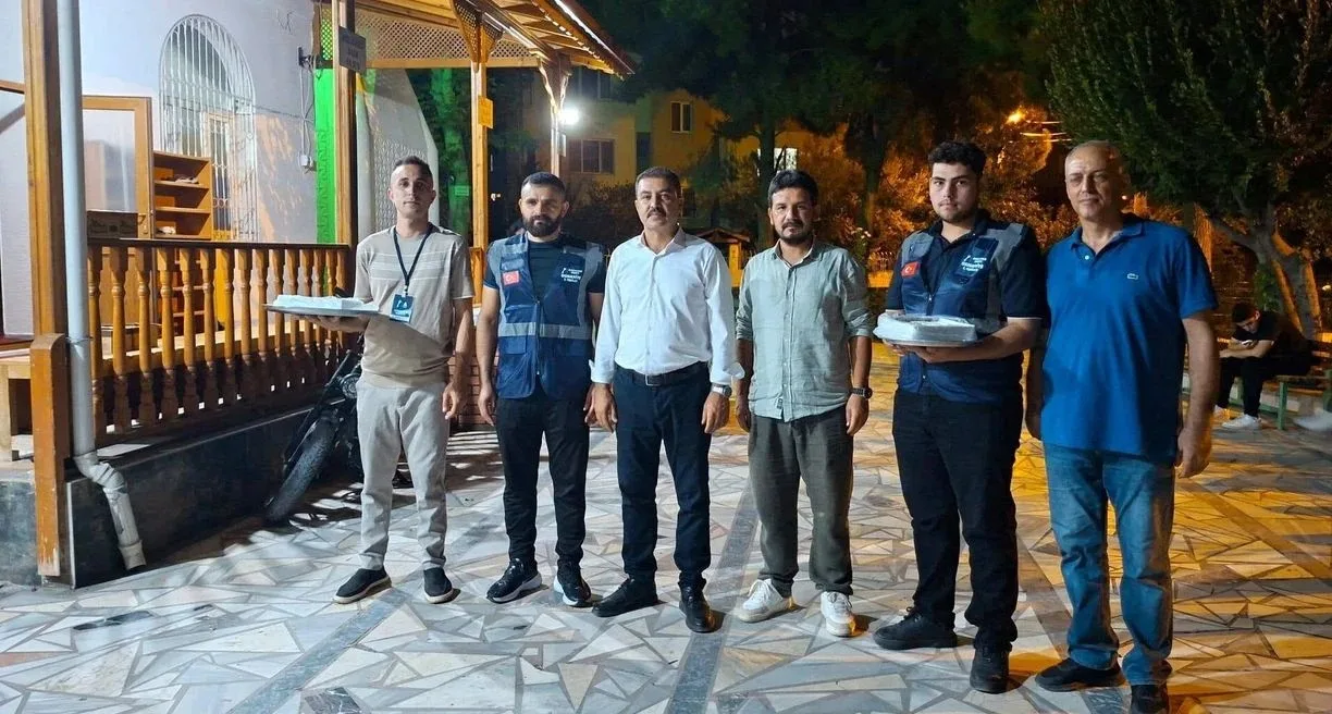 Anahtar Parti’den Osmaniyelilere Kandil İkramı