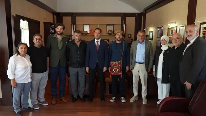Kasımpaşa’dan evi yanan ressama 500 bin lira destek