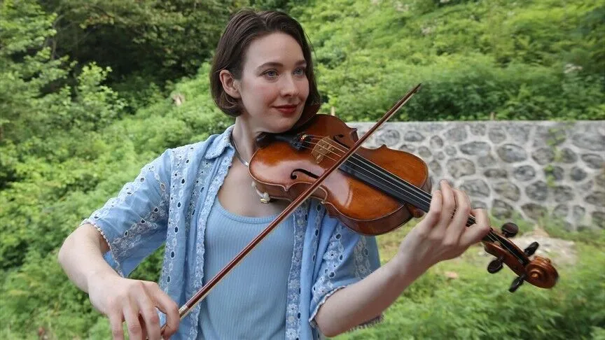 Amerikalı keman sanatçısının müzik yolculuğu Türkiye’de yeni bir hikayeye dönüştü