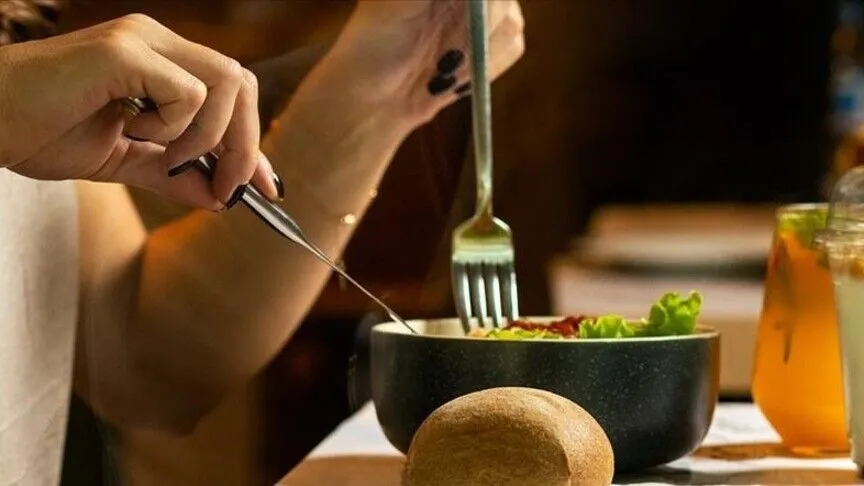 Yaşlı kadınlarda günlük yemek saatlerini sınırlamak daha iyi düşünme becerileriyle ilişkilendirildi