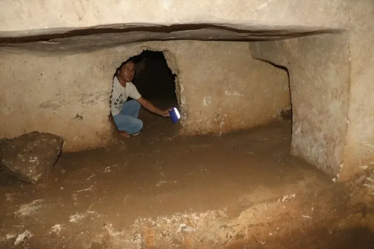 Nesiller boyunca kullanılan bir mezarlık