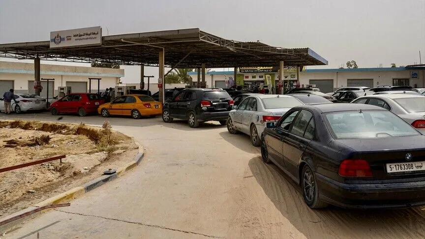 Libya’nın başkenti Trablus’ta yakıt kuyruklarının azaltılması için mobil akaryakıt istasyonları kuruldu