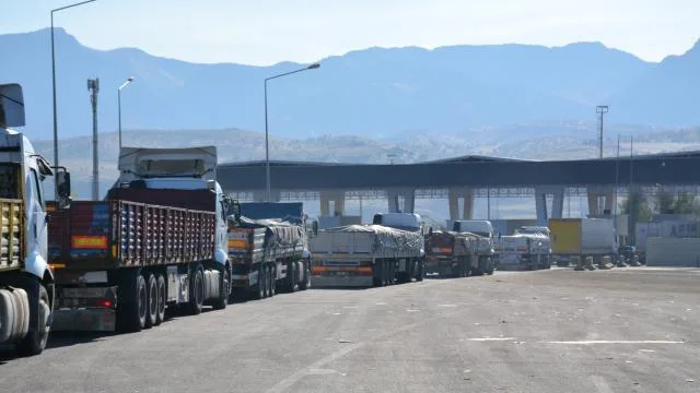 Habur’da tarihi yoğunluk: Bir günde 2 bin 454 tır çıkışı
