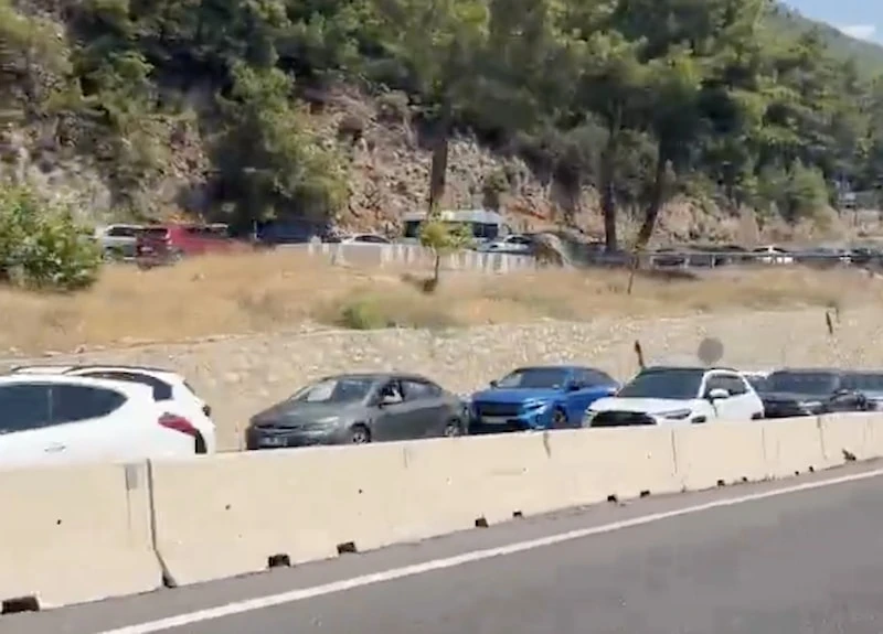 Muğla’dan İstanbul’a dönüş başladı, yollar kilitlendi