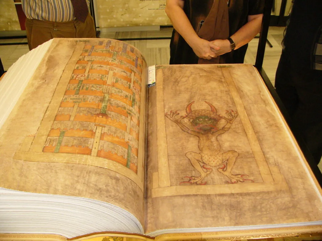 Codex Gigas: Bir Gecede Şeytanın İncili’ni Yazmak İçin Ruhunu Sattığı İddia Edilen Keşiş