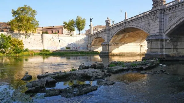 Roma’da kuraklık nedeniyle sular çekildi, 2 bin yıllık tarih gün yüzüne çıktı