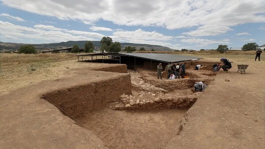 Şapinuva Antik Kenti’ndeki 3 bin 400 yıllık anıtsal yapının gizemini çözmek için çalışmalar sürüyor