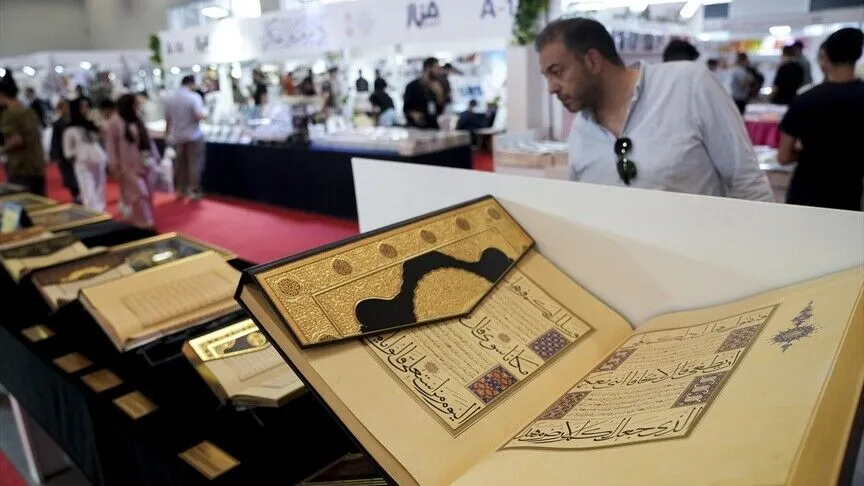 Arapça Kitap Fuarı’ndaki “Altın Harfler” standında nadir yazmalar sergileniyor