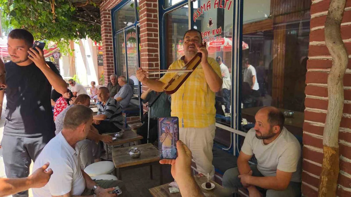 Kemençe ile Neşe Saçan Nizam Amca