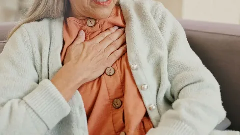 Baş dönmesi ve mide bulantısı kadınlarda kalp krizi belirtisi olabilir