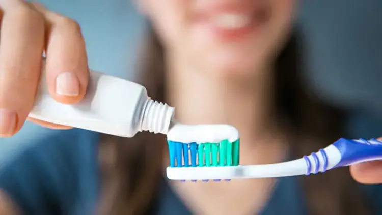 Günde 2 kere yapıyoruz ama ne kadar doğru? Dişlerinizi fırçalamadan önce hemen öğrenin