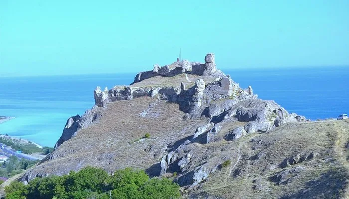 Van Gölü’nün Eşsiz Manzarasına Sahip Adilcevaz Kalesi