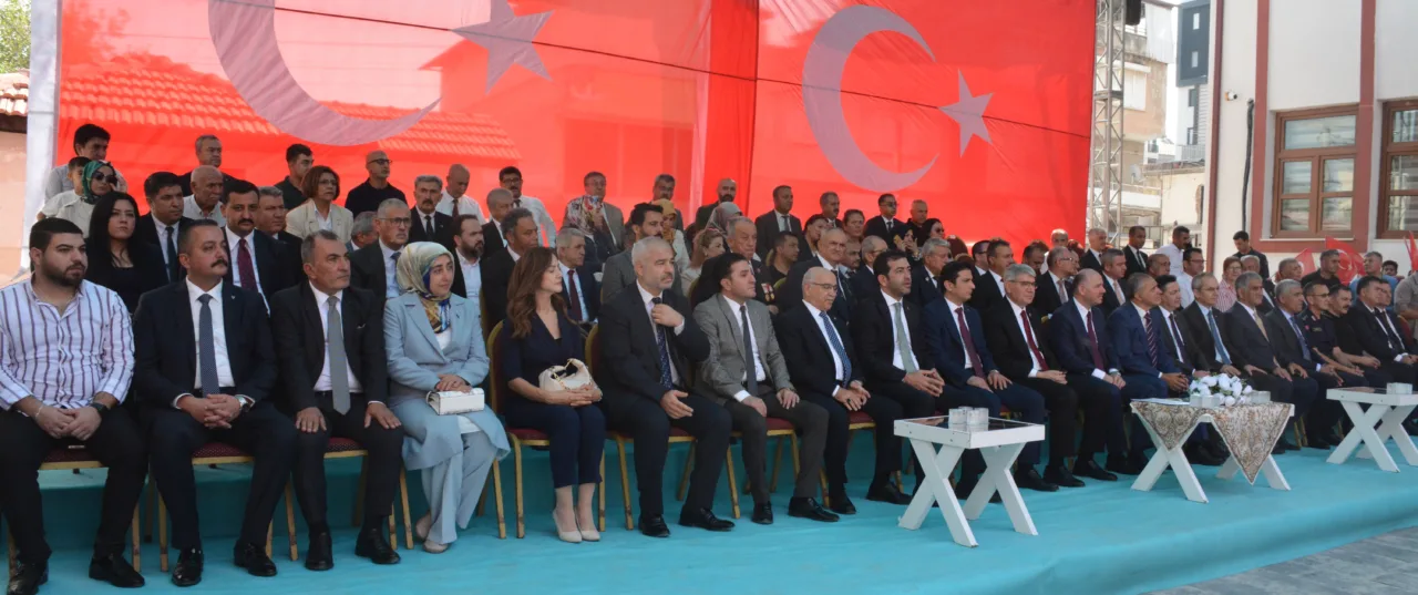 Osmaniye’nin 115 Yıllık Tarihi Çınarı Yedi Ocak İlkokulu Görkemli Törenle Yeniden Öğrencilerin Hizmetine Sunuldu