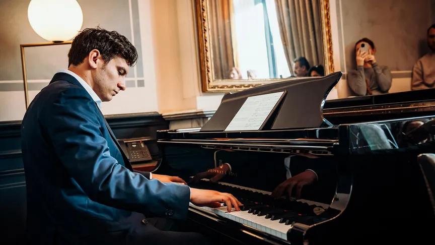 Genç Türk besteci ve piyanist Umut Veysel Demirtaş, Amsterdam’da konser verdi