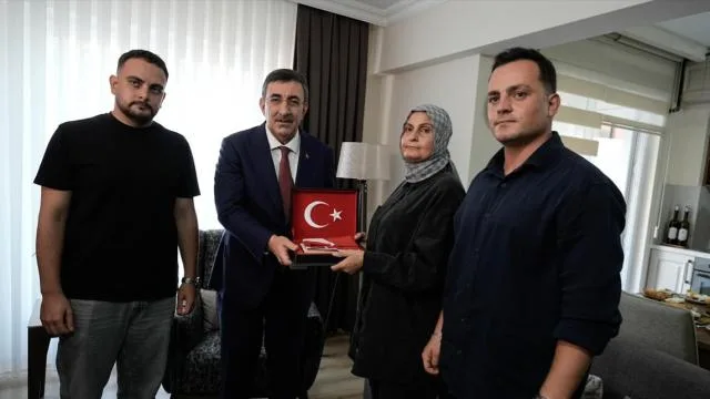 Cumhurbaşkanı Yardımcısı Yılmaz, Sinop’ta şehit ailesini ziyaret etti