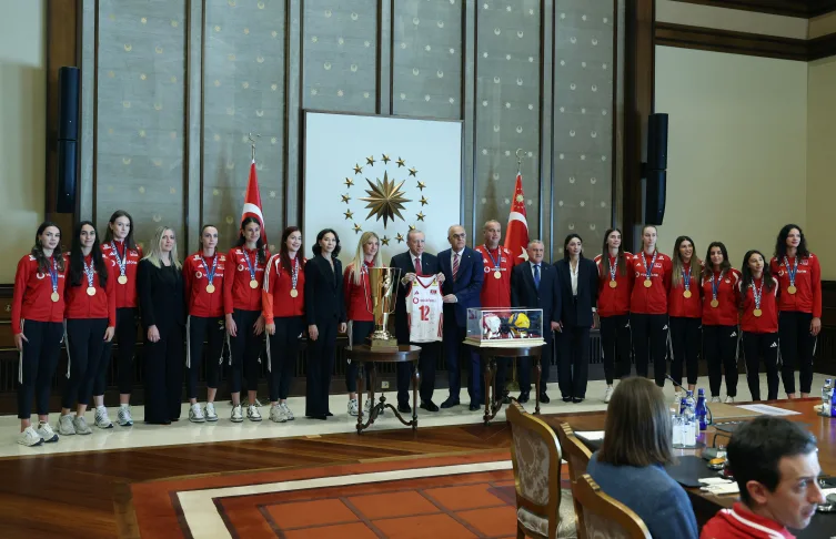 Cumhurbaşkanı Erdoğan, Avrupa Şampiyonu olan Filenin Sultanları’nı kabul etti