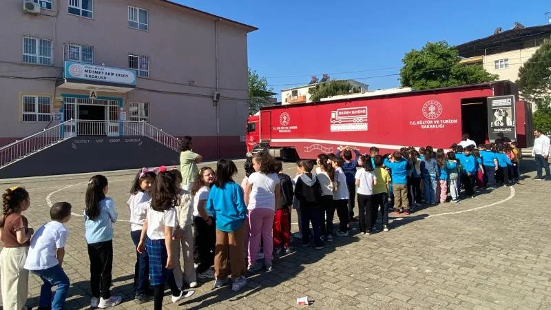 ‘Çocuklar İçin Gezen Sinema’ 8 yılda 1,5 milyondan fazla çocuğa ulaştı