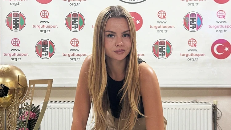 Türk futbolunda tarihi imza! Turgutluspor’un yeni teknik direktörü 22 yaşındaki Zeynep Mestan oldu
