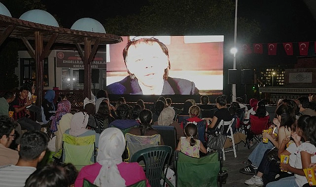 Keçiörenliler “Hababam Sınıfı Tatilde” Filmi ile Açık Havada Nostalji Yaşadı