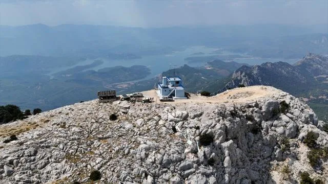Akçal Kulesi’nden 3 ilin ormanlarına 7/24 gözetim