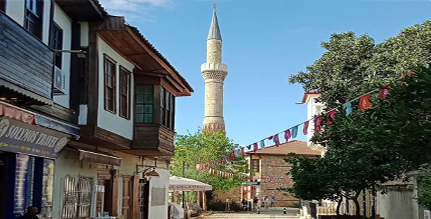 Kaleiçi’nin Simgesel Yapılarından Kesik Minare Camii