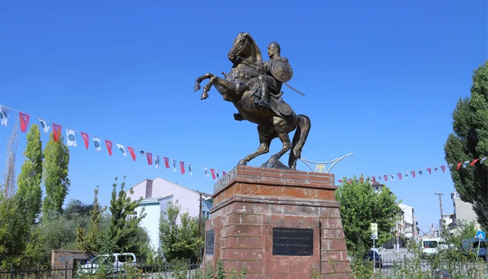 Malazgirt Zaferi’ni Simgeleyen Sultan Alparslan Heykeli