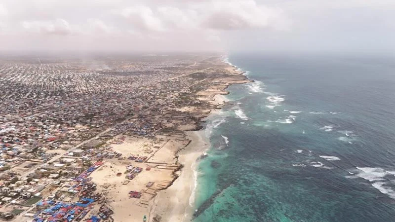 Afrika beklenenden daha hızlı bölünüyor