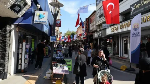 Alışveriş festivali Gölcük’te ticareti canlandırdı