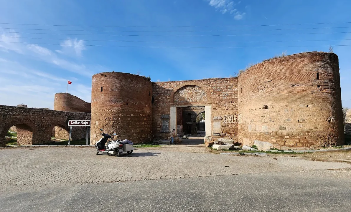 Roma Çağı’ndan Günümüze Açılan Kapı: Lefke Kapısı