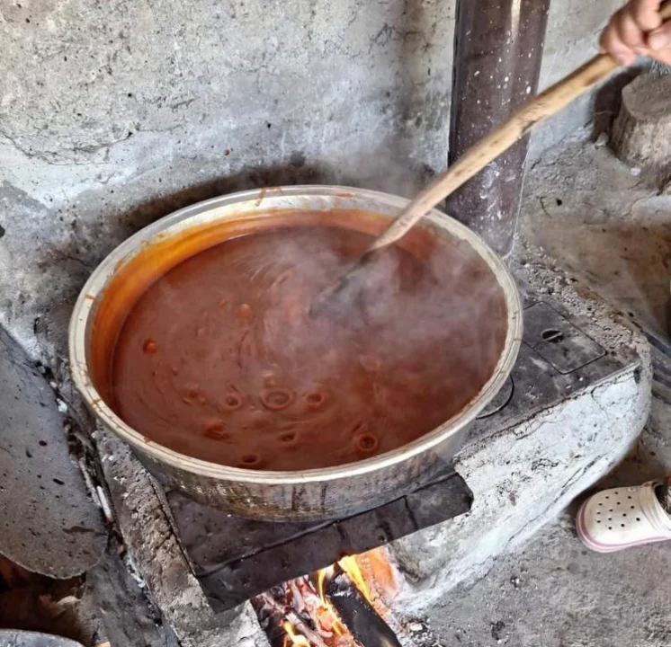 Karadeniz’de Kış Hazırlığı Başladı: Kazanlarda Kuşburnu Marmelatı Kaynıyor