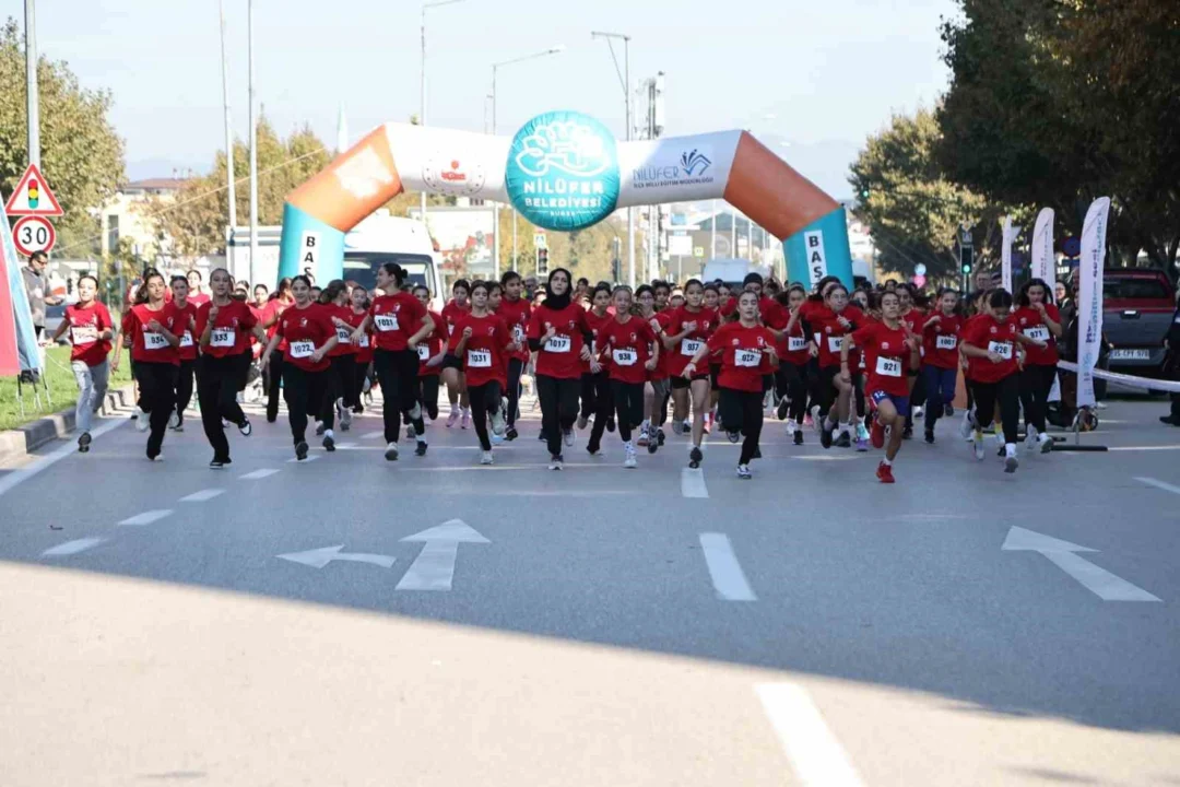 Bursa Nilüfer’de bin 749 öğrenci Cumhuriyet için koştu