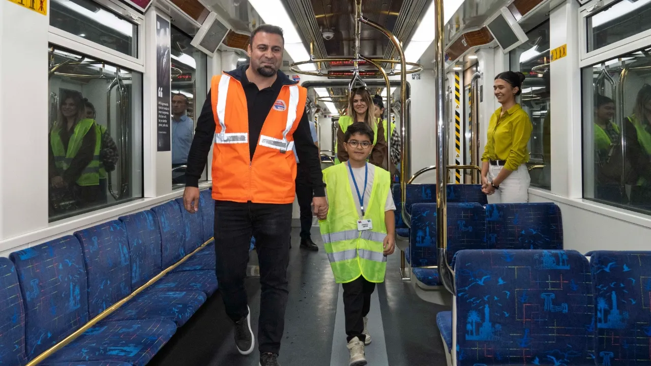 Metro sevgisi boyundan büyük