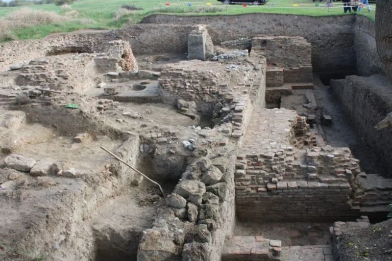 Azerbaycan’ın Eski Başkentinde Antik Saray Kompleksi Keşfedildi