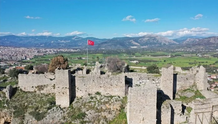Birçok Uygarlığa Ev Sahipliği Yapan Beçin Kalesi