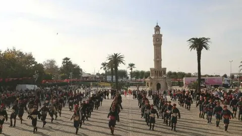 İzmir’de zeybek dersine yoğun ilgi