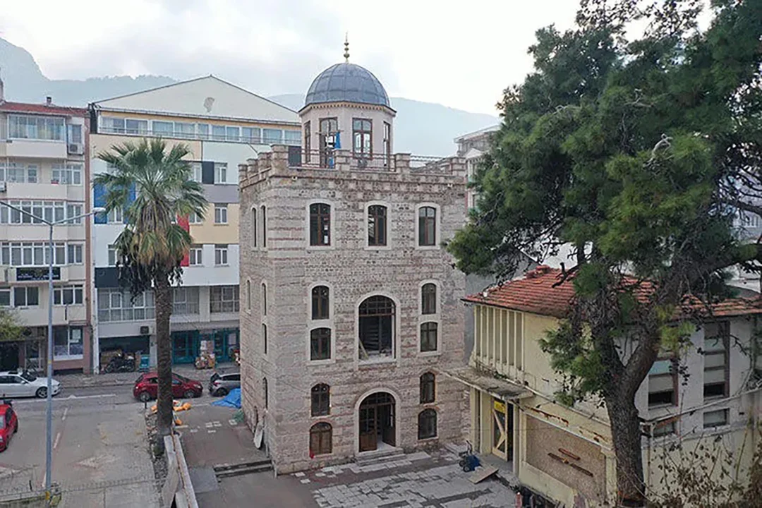 Manisa Sarayı’nın Günümüze Ulaşabilen Tek Yapısı: Fatih Kulesi