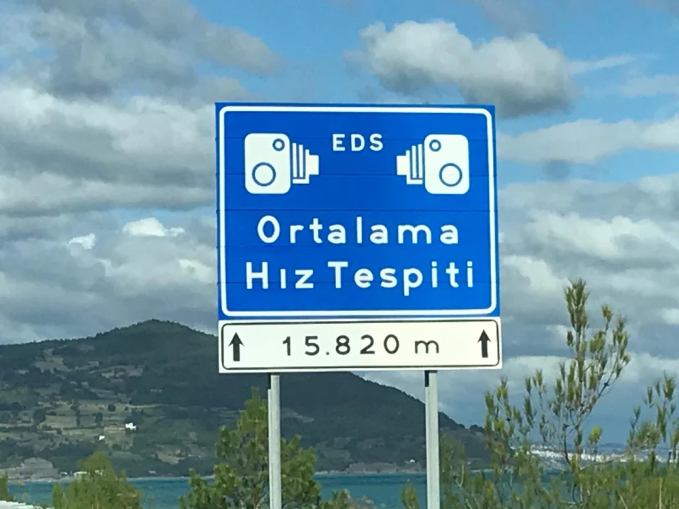 Sürücüler Ortalama Hız Tespit Tabelalarında Hız Limitinide Görmek İstiyor