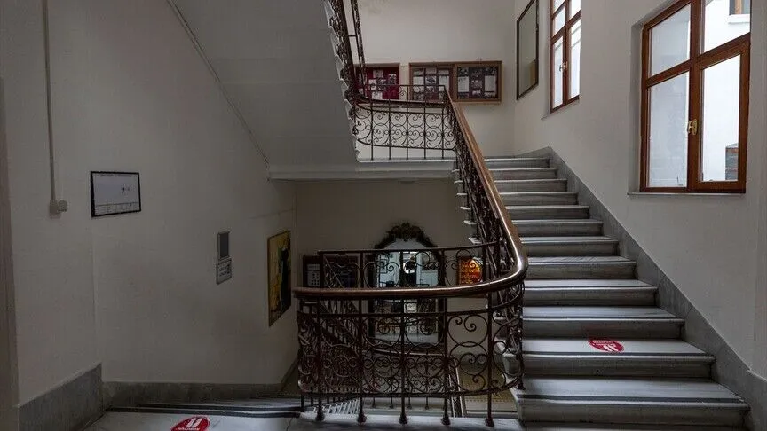 Savaşlar nedeniyle üç kez kapanan Beyoğlu Anadolu Lisesi 177 yıldır ayakta