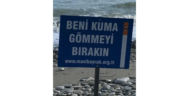 Mavi Bayraklı Plajdan Esprili Uyarı: Beni Kuma Gömmeyi Bırakın