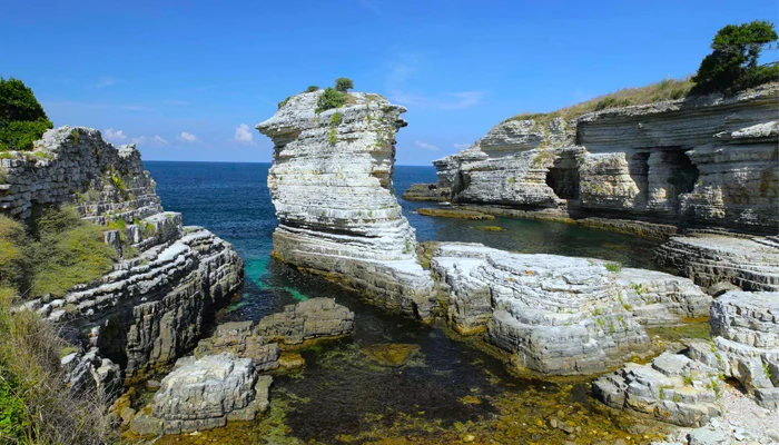 Karadeniz’in Bir Heykeltıraş Gibi İşlediği Kartal Kayaları