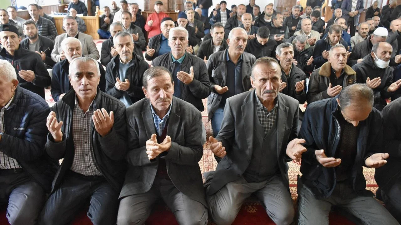 Ordu’da yağış fındık hasadını vurdu: Üreticiler camide güneşin açması için dua etti