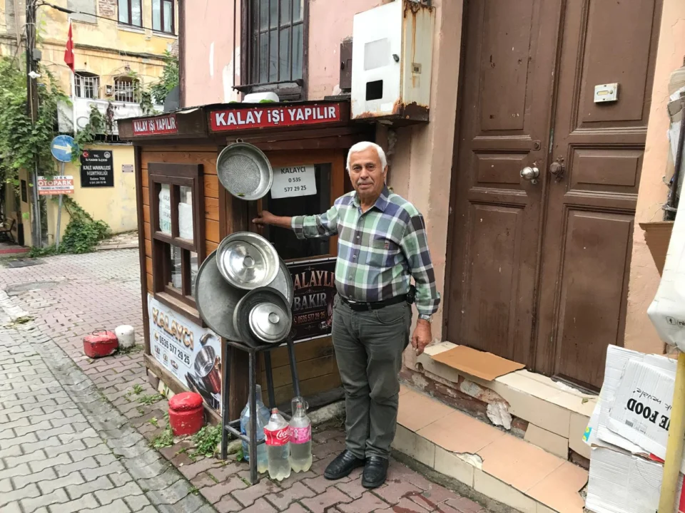 50 Yıldır Kalay İşi Yapan Mesleğin Son Temsilcisi Muzaffer Amca